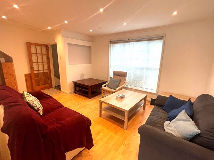 4 Bedroom Terraced House To Rent In Lindal Crescent, Oakwood, EN2