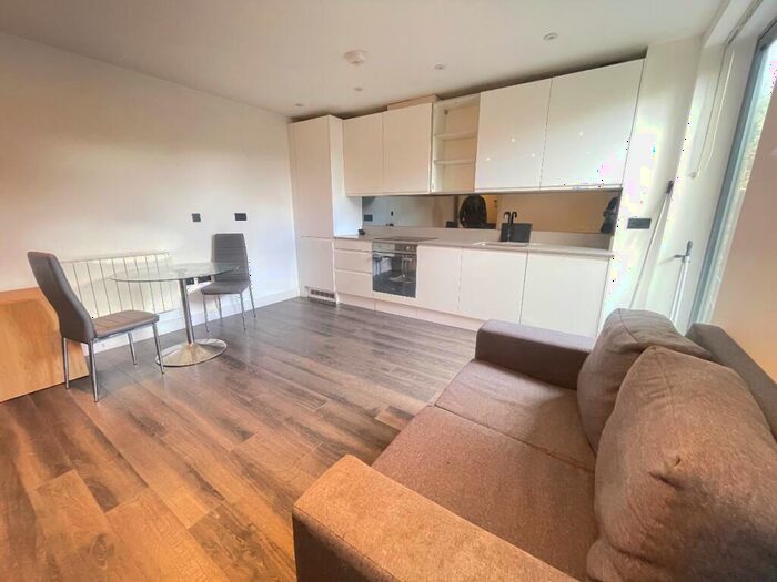 Studio To Rent In Granville Road, London, NW2