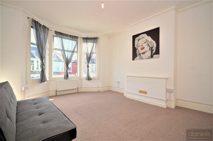2 Bedroom Flat To Rent In Lansdowne Grove, London, NW10
