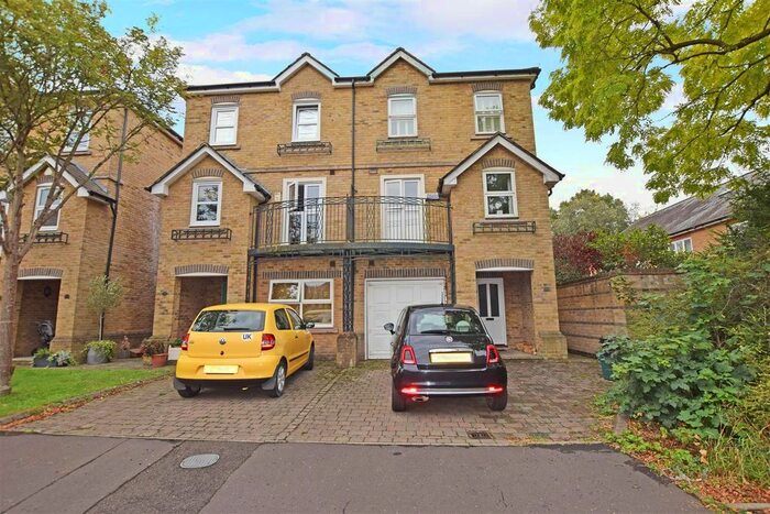 4 Bedroom Semi-Detached House To Rent In Harvey Drive, Hampton, TW12
