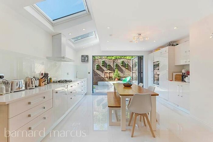 4 Bedroom Property To Rent In Bulwer Street, Shepherds Bush, London, W12