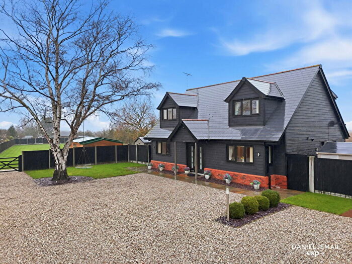 4 Bedroom Detached House For Sale In Little Wakering Road, Little Wakering, Southend-on-sea, SS3