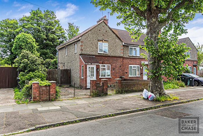 3 Bedroom End Of Terrace House For Sale In Meads Road, Enfield, EN3