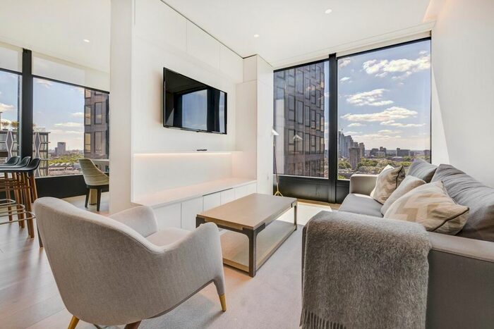 3 Bedroom Flat To Rent In Buckingham Gate, London, SW1E