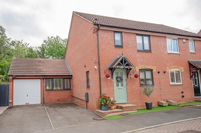 4 Bedroom Semi-Detached House For Sale In Elizabeth Way, Mangotsfield, Bristol, BS16