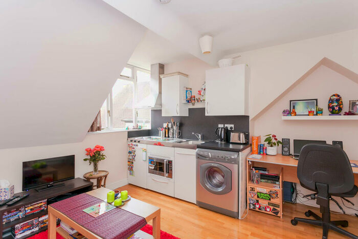 1 Bedroom Apartment To Rent In Banbury Road, Summertown, OX2