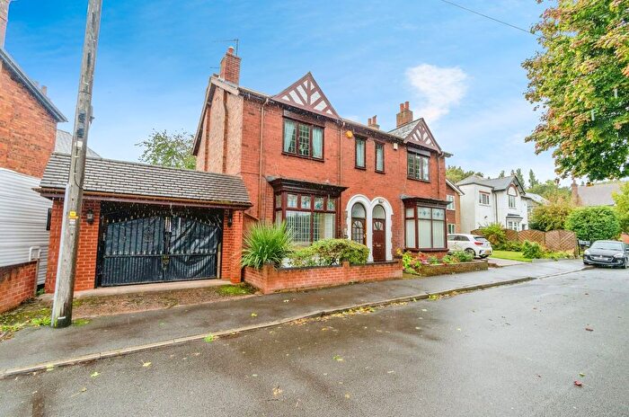 3 Bedroom Semi-Detached House For Sale In James Street, Willenhall, West Midlands, WV13