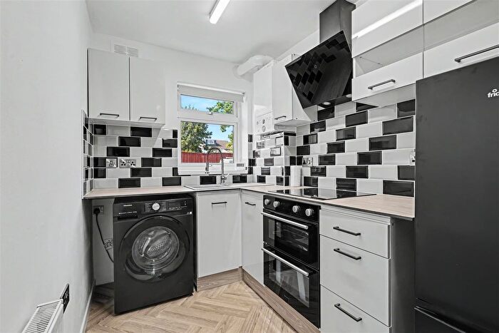 2 Bedroom Flat For Sale In Magnus Court, Beeston, Nottingham, NG9