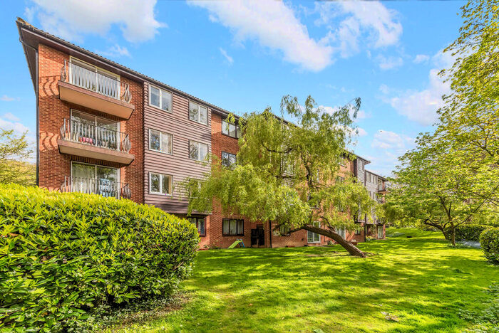 1 Bedroom Flat To Rent In Steep Hill, Croydon, CR0