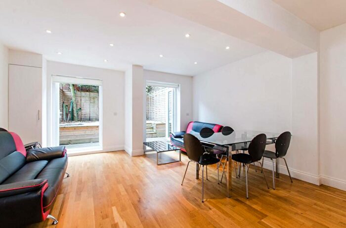 4 Bedroom Flat To Rent In Latchmere Road, Battersea, London, SW11
