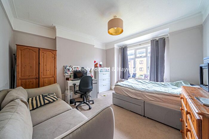 3 Bedroom Flat To Rent In Ambleside Gardens, London, SW16
