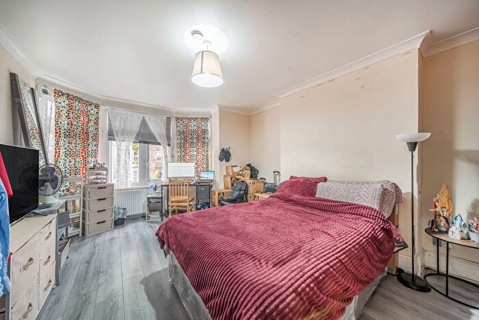 3 Bedroom Flat To Rent In Willesden Green, Willesden Green, London, NW2