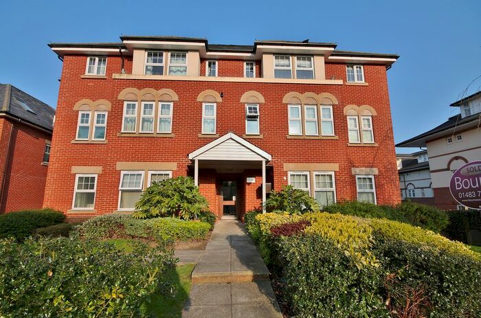 2 Bedroom Flat To Rent In Claremont Avenue, Woking, GU22