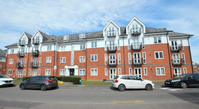2 Bedroom Flat To Rent In Worcester Court, Park View Close, St Albans, AL1
