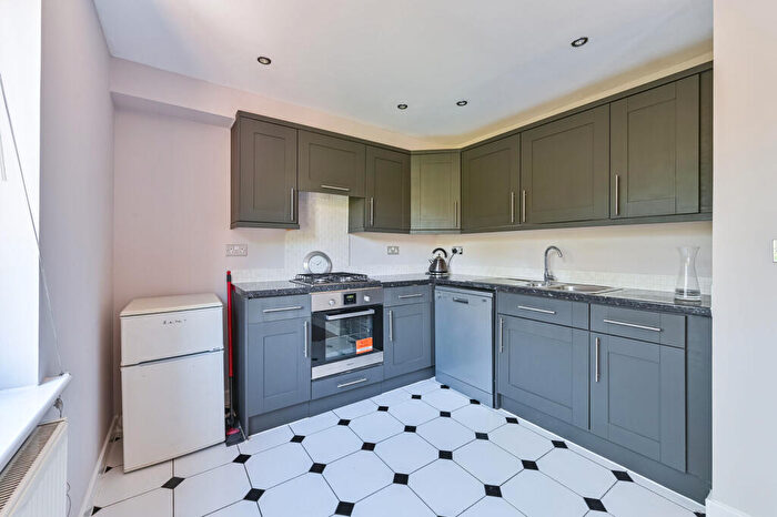 2 Bedroom Maisonette For Sale In Pascal Mews, Crystal Palace, London, SE19
