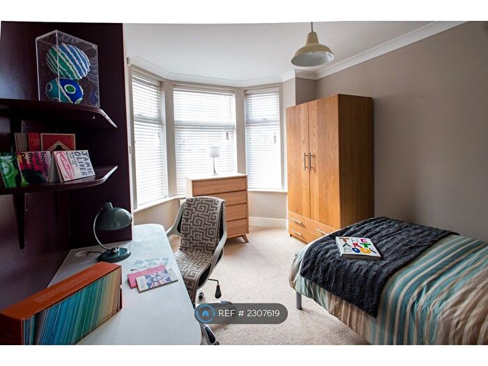 6 Bedroom End Of Terrace House To Rent In Kimbolton Avenue, Nottingham, NG7