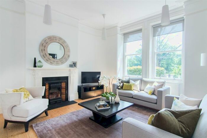 3 Bedroom Flat To Rent In Clapham Common North Side, London, SW4