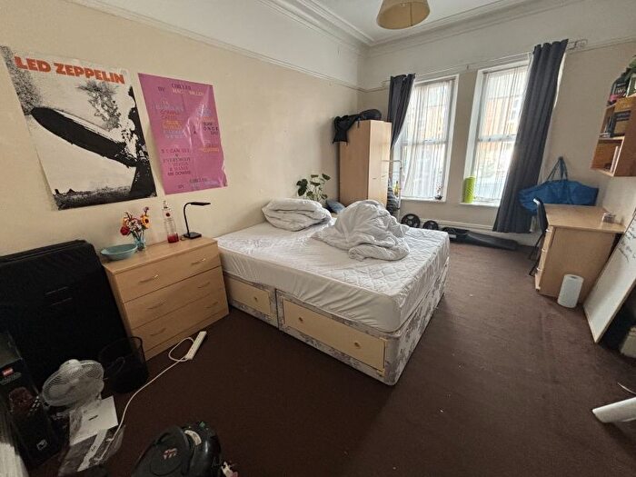 8 Bedroom Terraced House To Rent In Brudenell Avenue, Hyde Park, Leeds, LS6