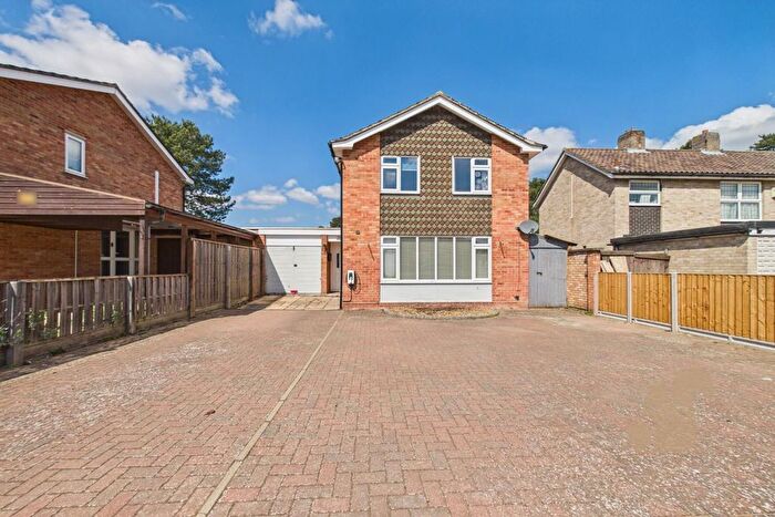 3 Bedroom Link Detached House For Sale In St. Johns Way, Thetford, IP24