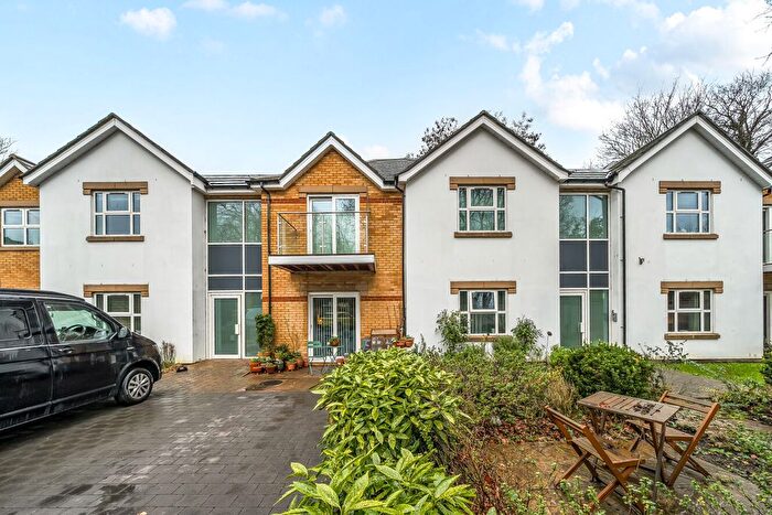 2 Bedroom Flat For Sale In Rowden Road, Beckenham, Kent, BR3