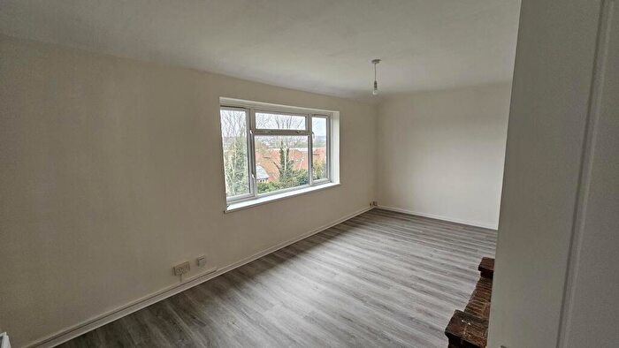 2 Bedroom Flat To Rent In Cambria Avenue, Rochester, Kent, ME1