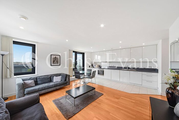 2 Bedroom Flat To Rent In Devonshire House Putney Square, Putney Hill, Putney, London, SW15