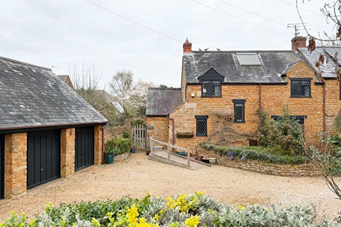 3 Bedroom Semi-Detached House For Sale In Gullicote Lane, Hanwell, OX17