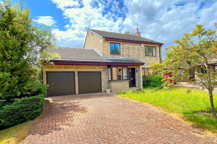 3 Bedroom Detached House For Sale In Moor Park Close, Beckwithshaw, HG3