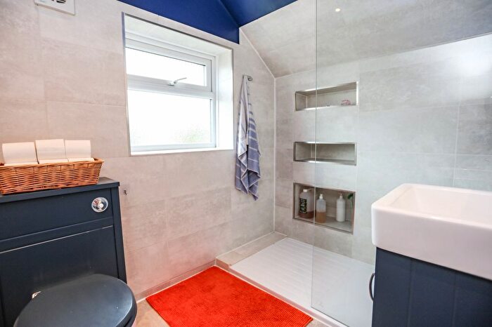 2 Bedroom Flat For Sale In Lea Road, Heaton Moor, Stockport, SK4