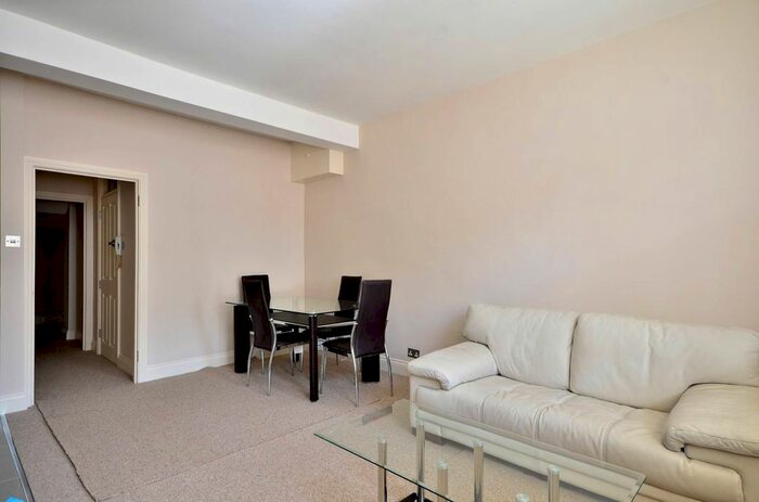1 Bedroom Flat To Rent In Kenway Road, Earls Court, London, SW5