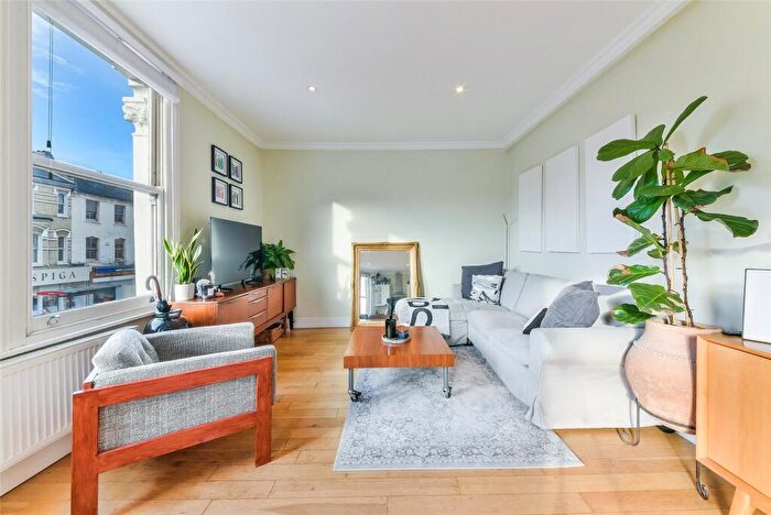 2 Bedroom Apartment To Rent In Northcote Road, London, SW11