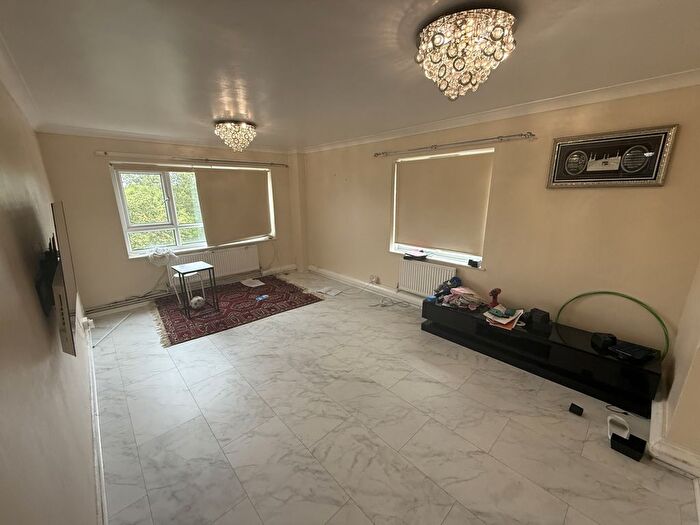 2 Bedroom Flat To Rent In Newmarket Avenue, UB5