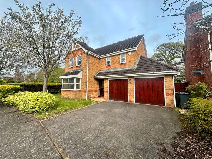 4 Bedroom Detached House To Rent In Collins Gardens, Ash, Aldershot, GU12