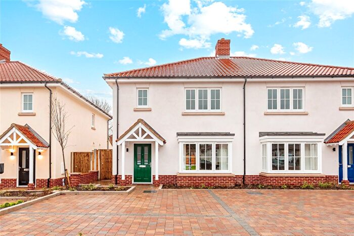 3 Bedroom Detached House For Sale In New Century Road, Laindon, Basildon, Essex, SS15