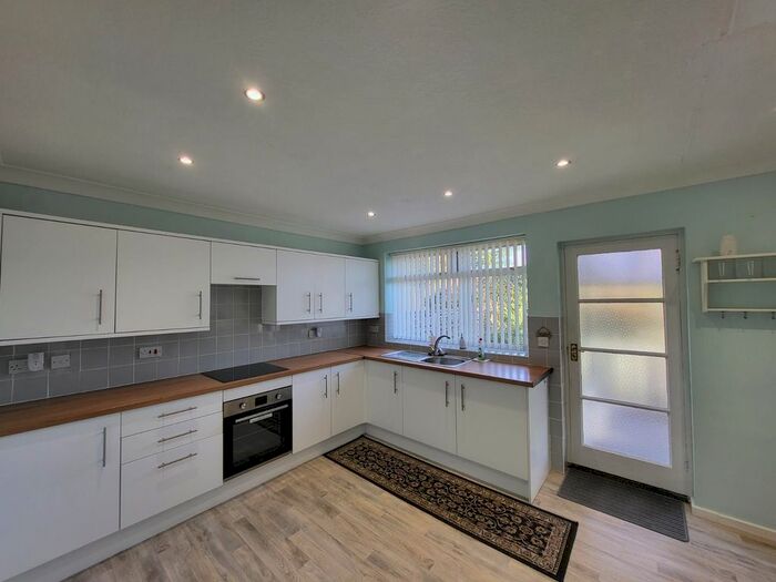 2 Bedroom Bungalow To Rent In Saltshouse Road, Hull, HU8