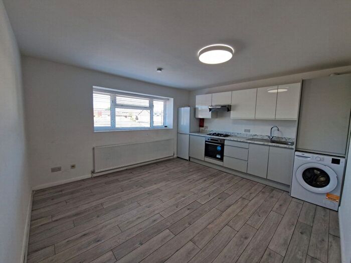 2 Bedroom Flat To Rent In Hertford Road, Enfield, EN3