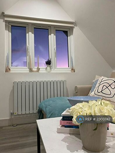 2 Bedroom Flat To Rent In West Hill, South Croydon, CR2