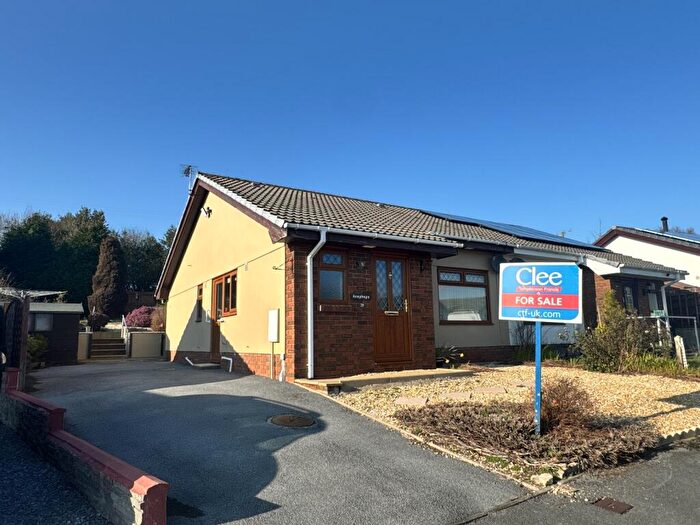 2 Bedroom Semi-Detached Bungalow For Sale In Brynglas, Penygroes, Llanelli, Carmarthenshire., SA14