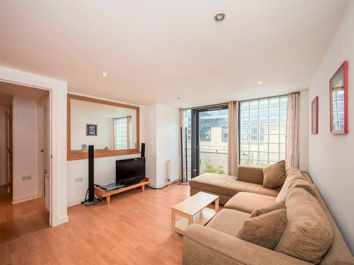 2 Bedroom Flat To Rent In Belford Road, Edinburgh, EH4