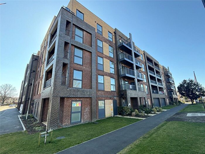 1 Bedroom Flat To Rent In Moorfield Place, Farnborough, Hampshire, GU14