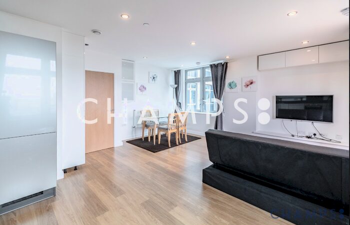 3 Bedroom Flat To Rent In Iona Tower, Ross Way, London, E14