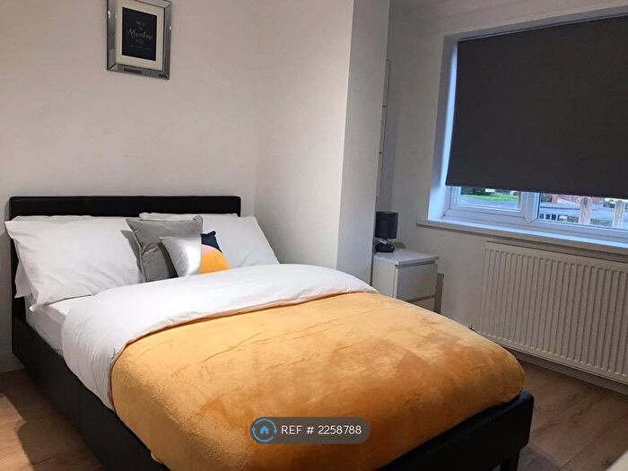 Studio To Rent In Basil Grove, Birmingham, B31