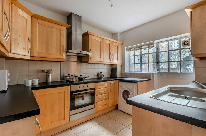 2 Bedroom Flat To Rent In Fulham Road, Chelsea, London, SW3