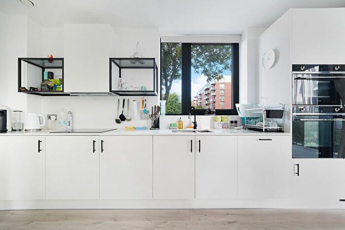 1 Bedroom Flat To Rent In Willowbrook House, Coster Avenue, N4