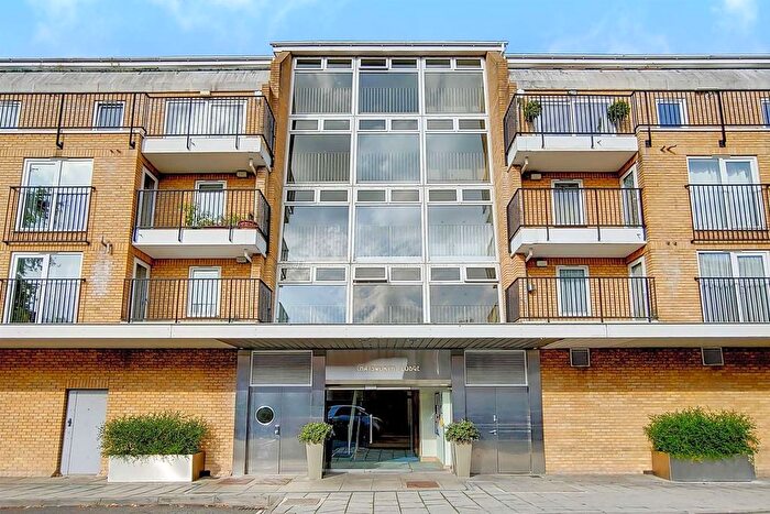 1 Bedroom Flat For Sale In Bourne Place, Chiswick, W4