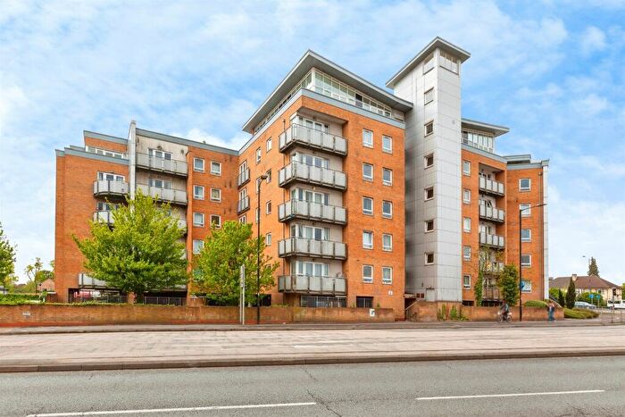 2 Bedroom Flat For Sale In Tuns Lane, Slough, SL1