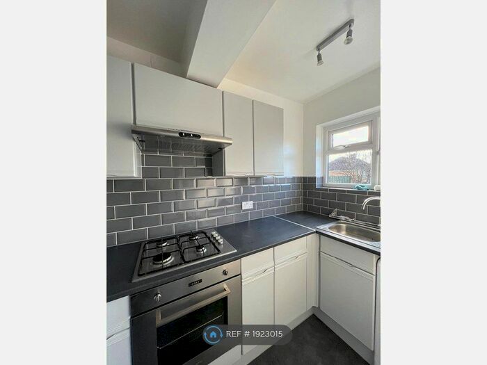 2 Bedroom Flat To Rent In Ewell Road, Surbiton, KT6