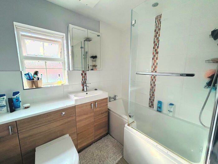 4 Bedroom Detached House For Sale In St. Laurence Way, Bidford-on-avon, B50