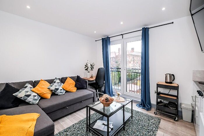 1 Bedroom Flat To Rent In St. Barnabas Road, Woodford Green, Essex, IG8