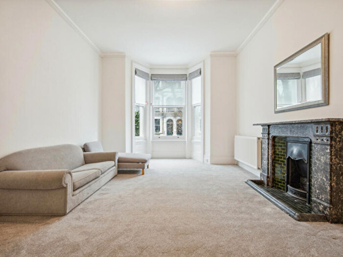 1 Bedroom Apartment To Rent In Redcliffe Gardens, London, SW10